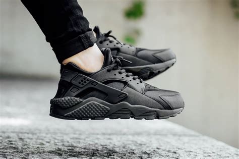 huarache triple black